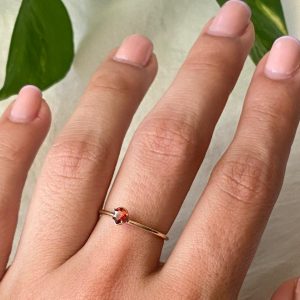 انگشتر طلا مینیمال سولیتر تک نگین قرمز 511041