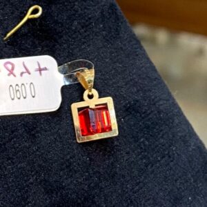 پلاک طلا سواروسکی مکعب قرمز 145595 - اتمام موجودی